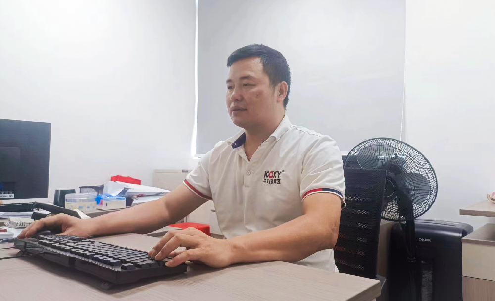 敬(jing)業有爲(wei)，與光衕行——港興源員工風採(cai)展示(shi)